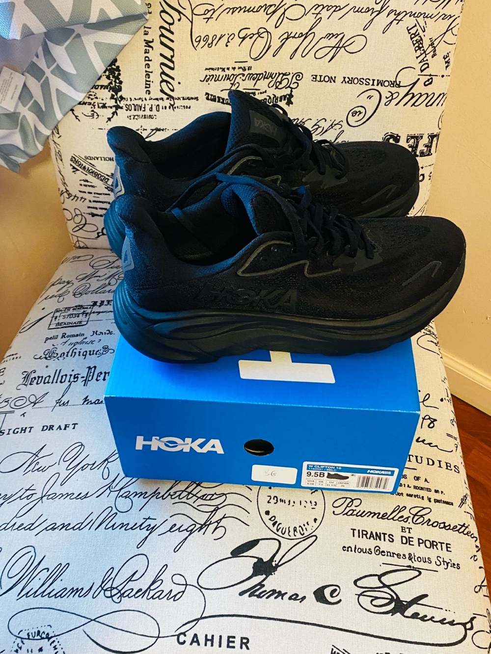 Hoka Clifton size 9.5 B - Picture 4 of 8